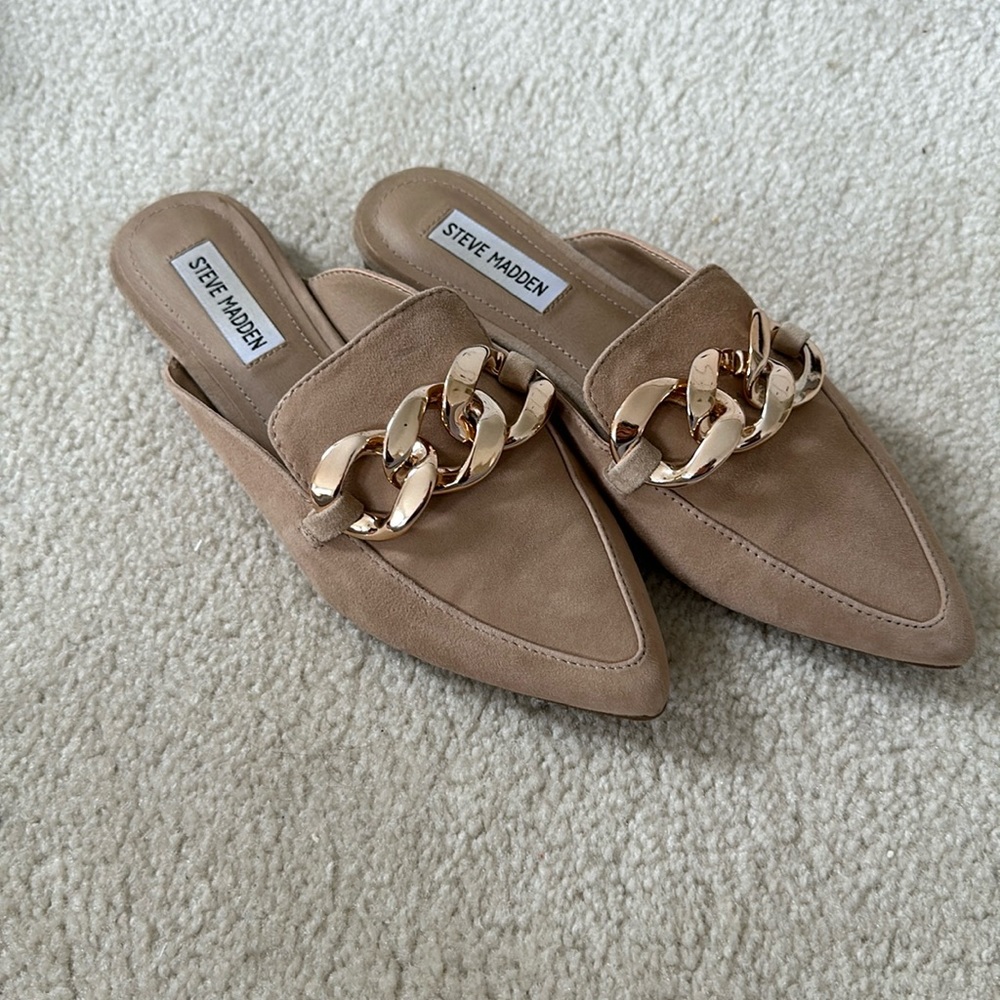 Steve Madden slides with gold chain